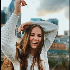 Meet your Posher, Belle